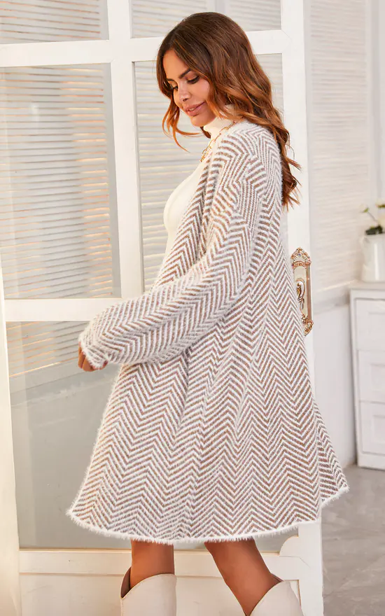 Chic Geometric Intarsia Knit Cardigan Top In White & Taupe - Image 2